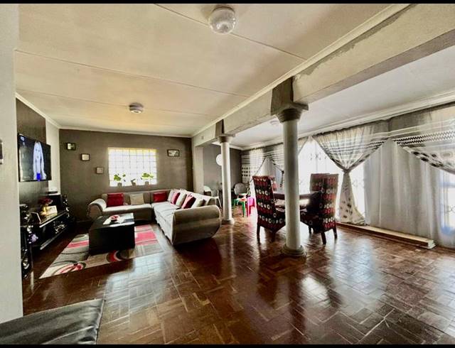 3 BEDROOM HOUSE FOR SALE IN VANDERBIJLPARK CW 5